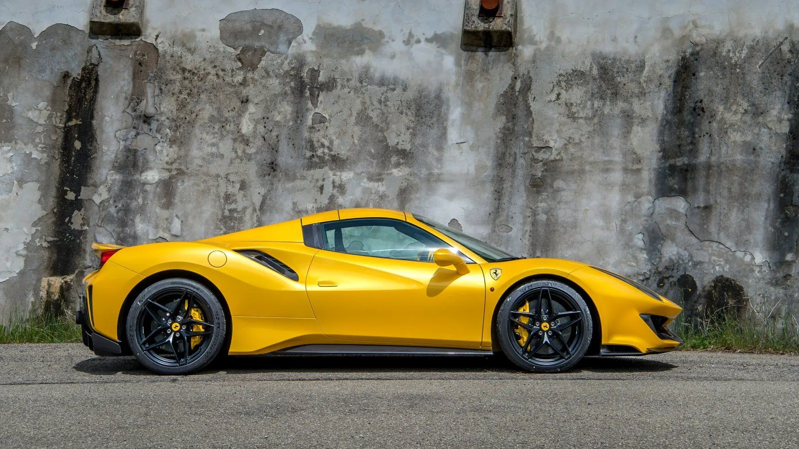 2020 Ferrari 488 Pista Spider -5.jpg