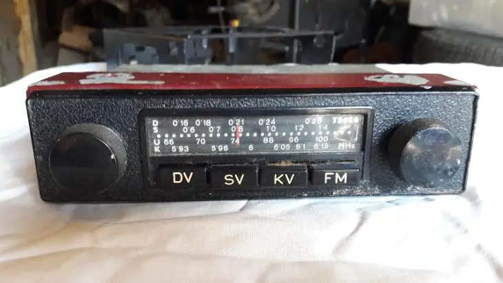 skoda-120-original-autoradio-tez-lada-wartburg-moskvic-f38989c3-728a-48e0-b210-f8a37472a618.webp