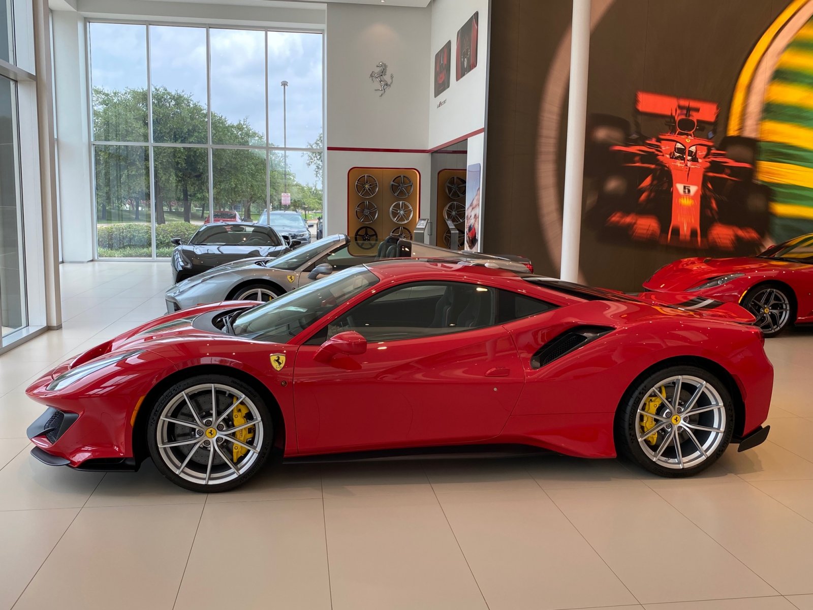 488 Pista.jpg