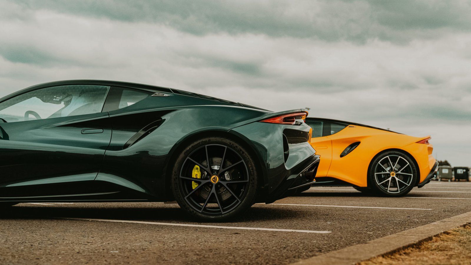 DV real black wheels yellow calipers.jpg