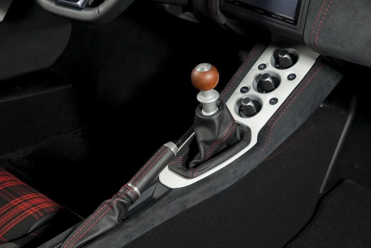 Gear Knob Lotus-Evora-410-James-Bond-2017-3-2500254100.jpeg