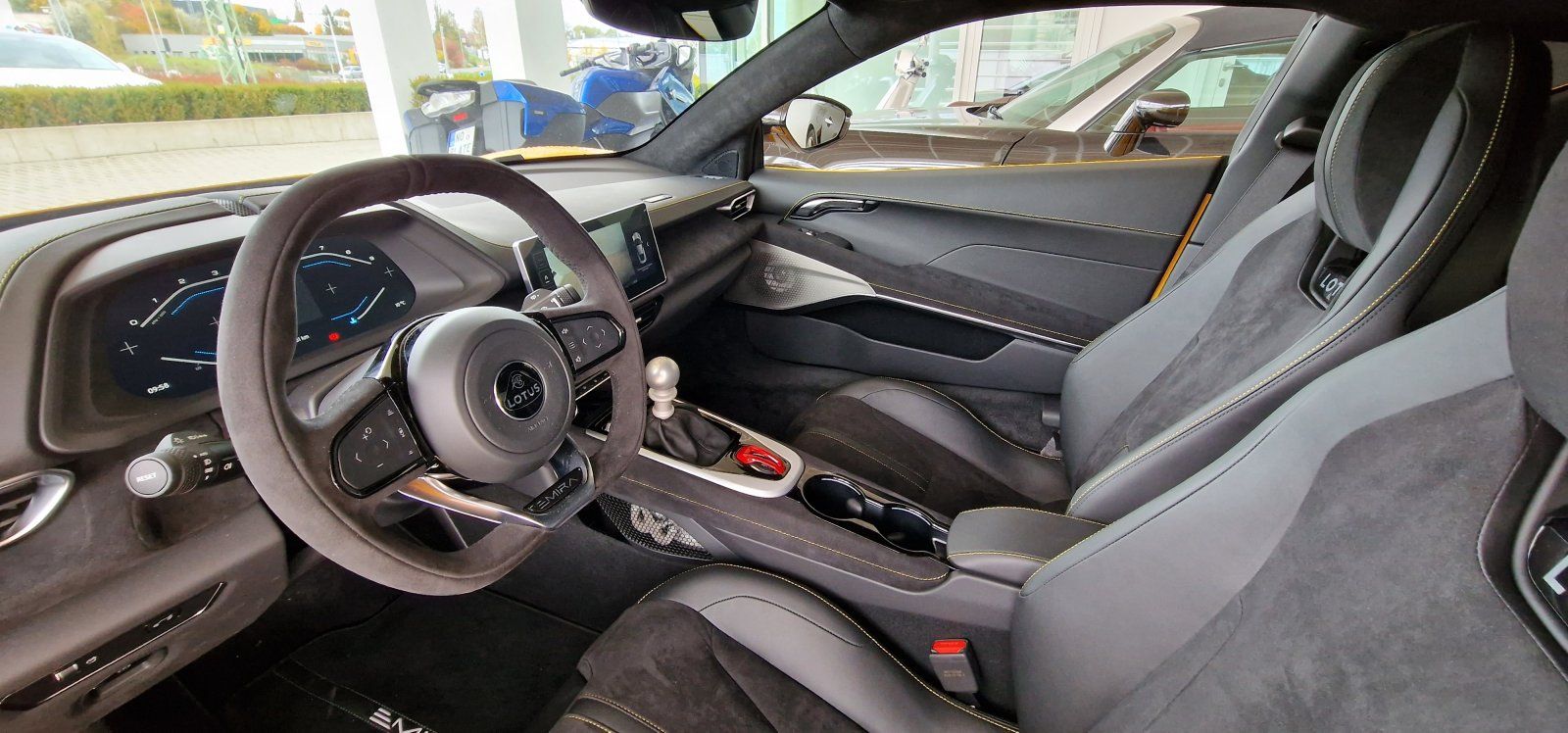 Interior01.jpg