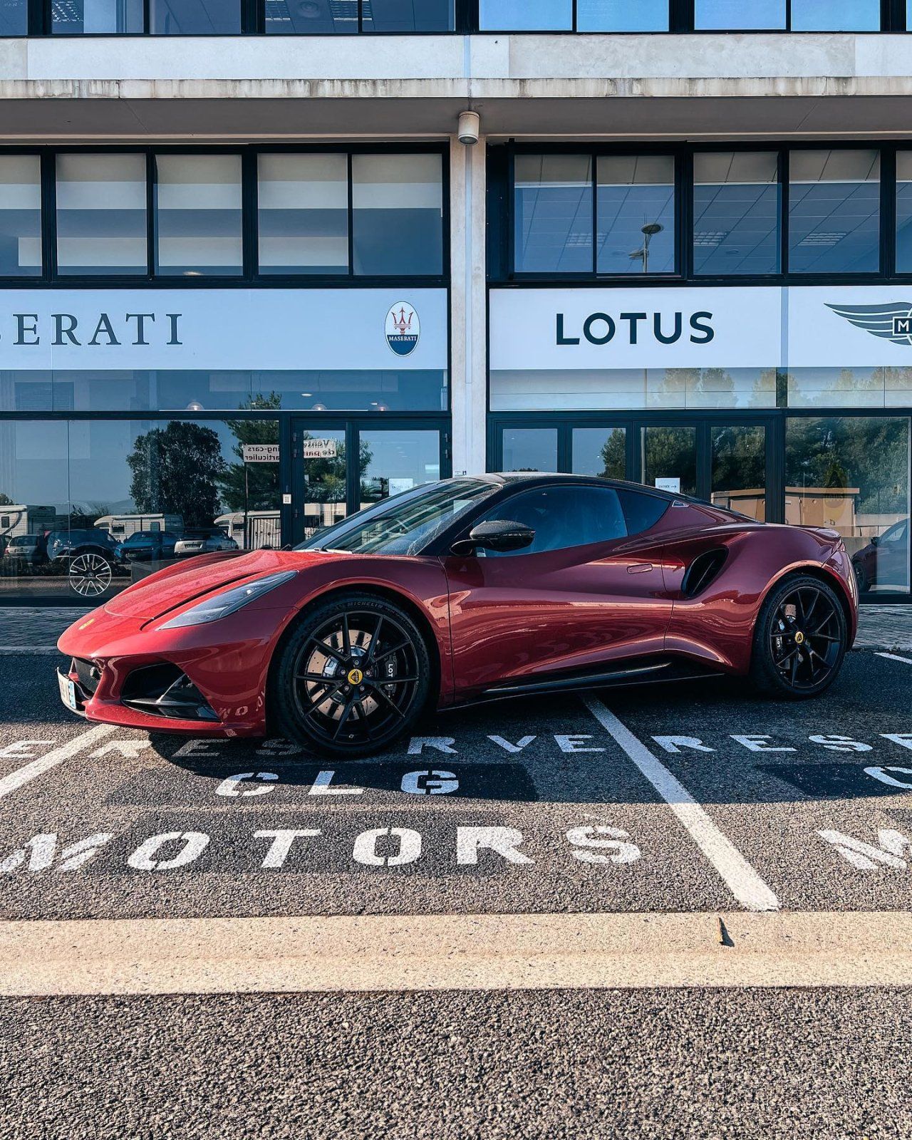 Magma Red Lotus Frejus Cannes 01.jpg