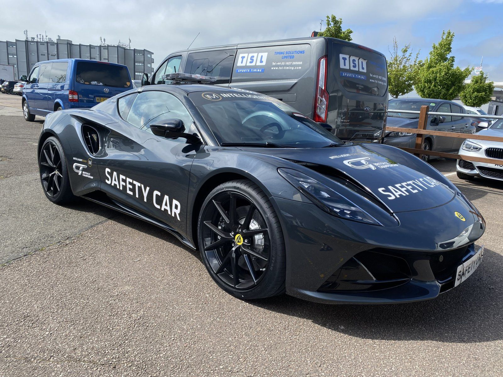 safety-car-black-wheels.jpeg