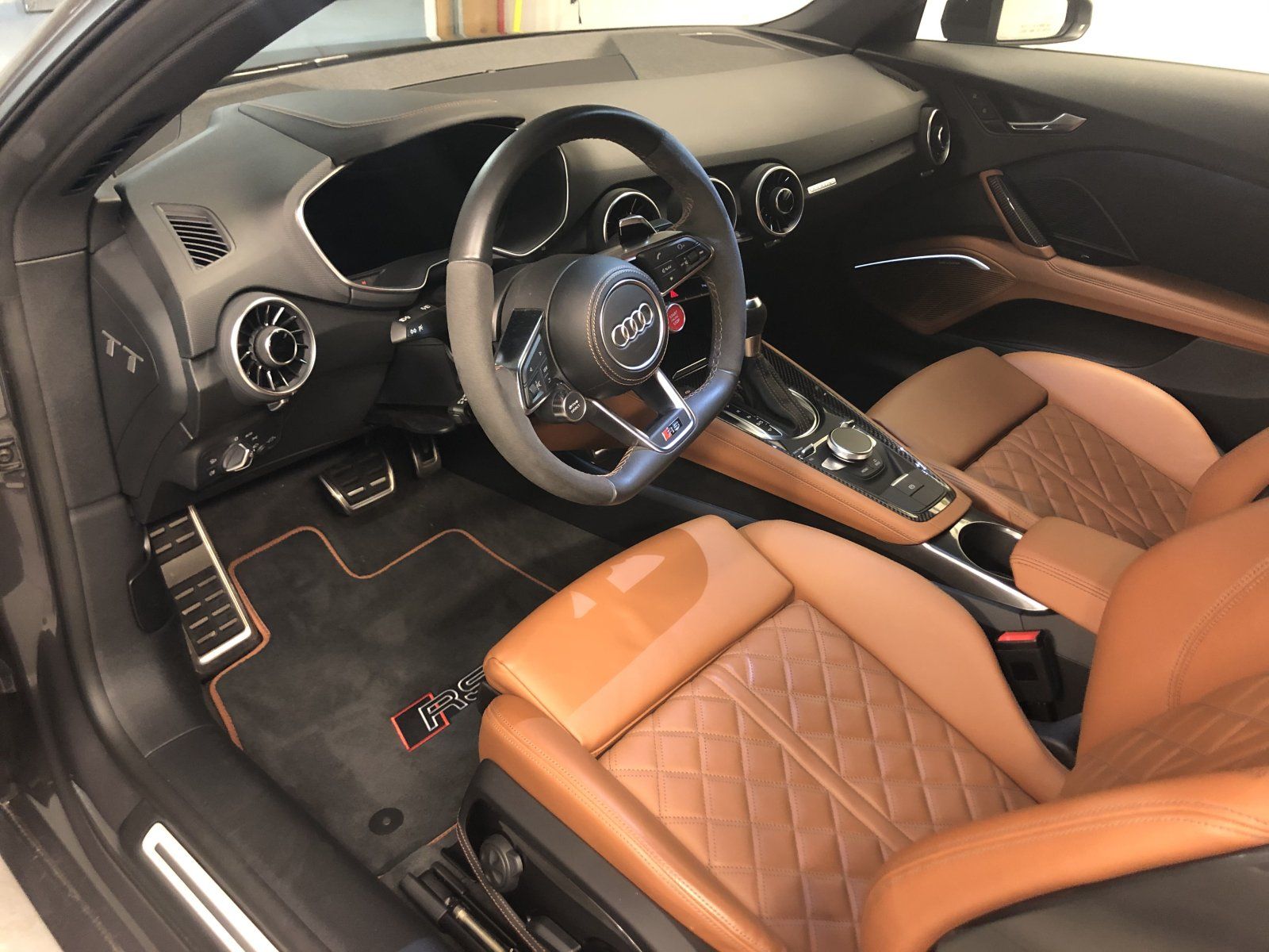 TT RS Interior 23.jpg